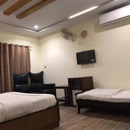 Hotel S.R. Lounge Мултан Экстерьер фото