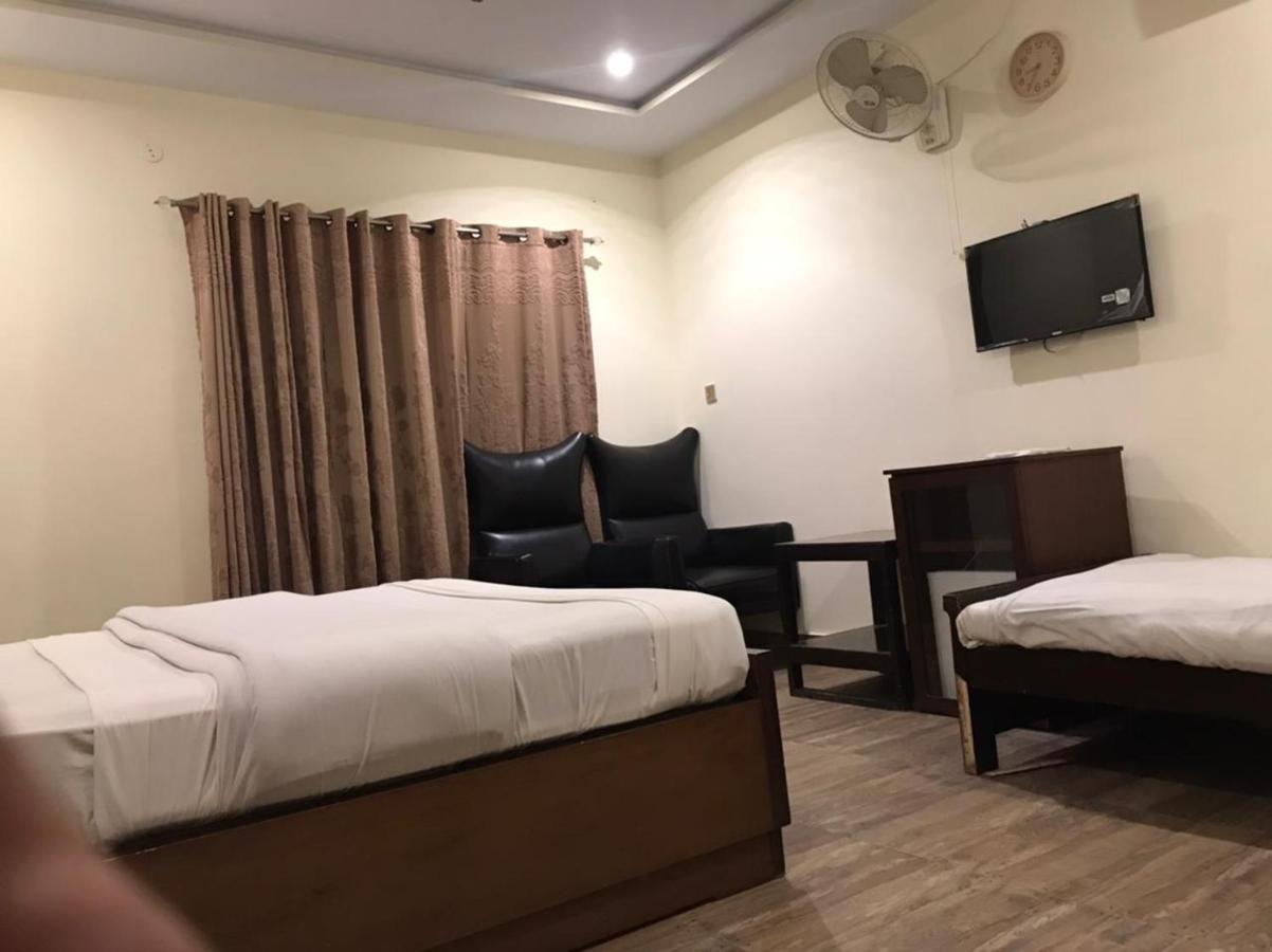 Hotel S.R. Lounge Мултан Экстерьер фото