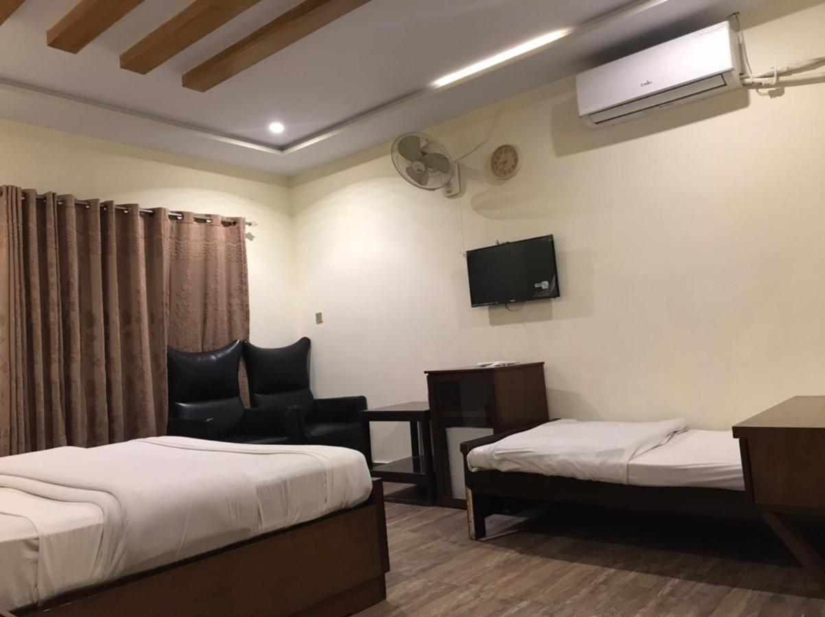 Hotel S.R. Lounge Мултан Экстерьер фото