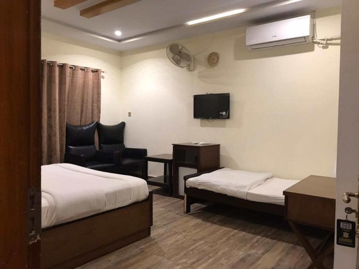 Hotel S.R. Lounge Мултан Экстерьер фото