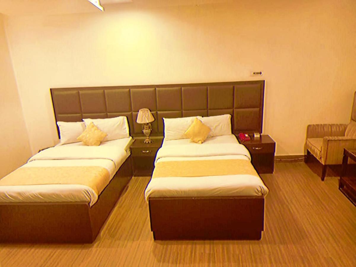 Hotel S.R. Lounge Мултан Экстерьер фото