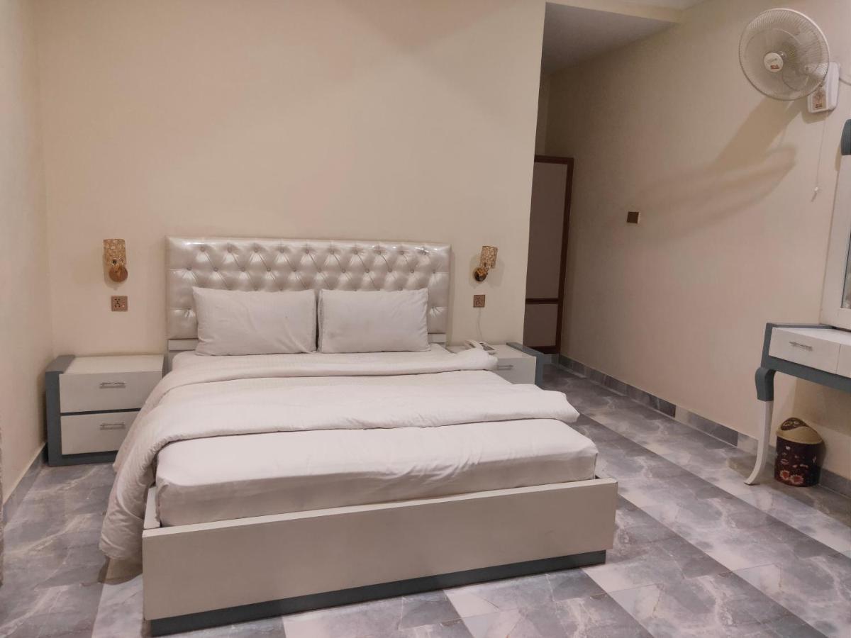 Hotel S.R. Lounge Мултан Экстерьер фото