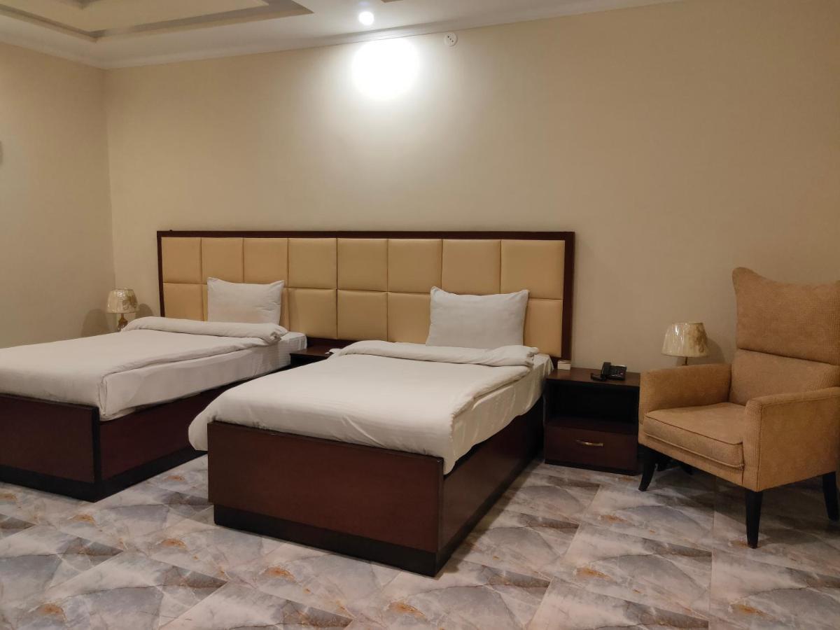 Hotel S.R. Lounge Мултан Экстерьер фото