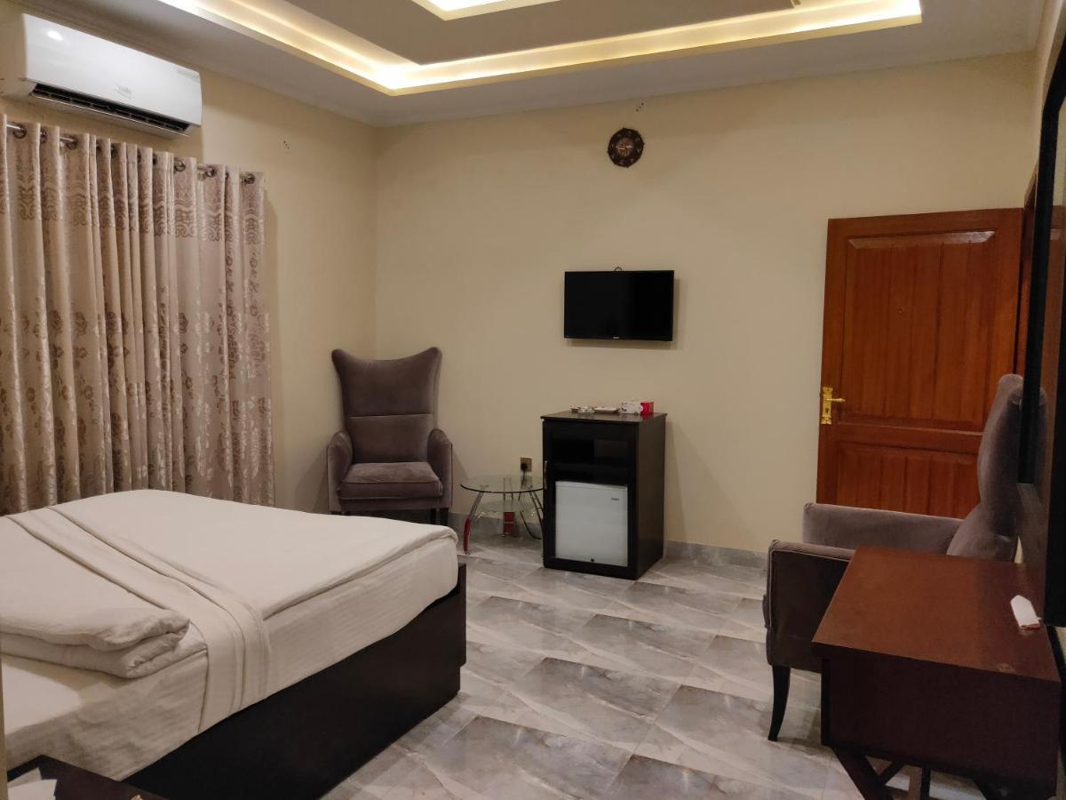 Hotel S.R. Lounge Мултан Экстерьер фото