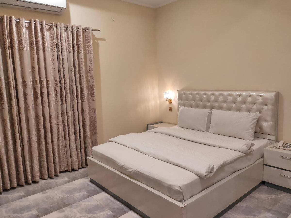 Hotel S.R. Lounge Мултан Экстерьер фото