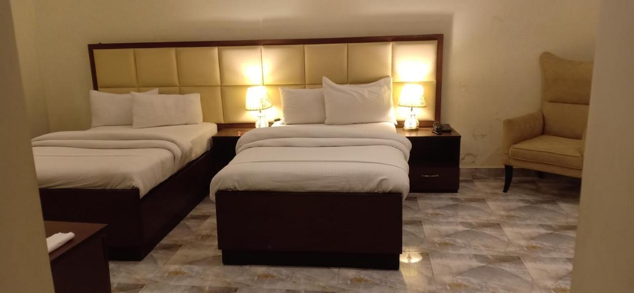 Hotel S.R. Lounge Мултан Экстерьер фото