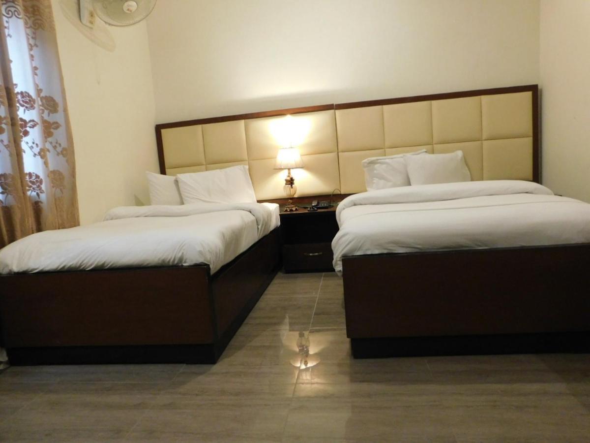 Hotel S.R. Lounge Мултан Экстерьер фото