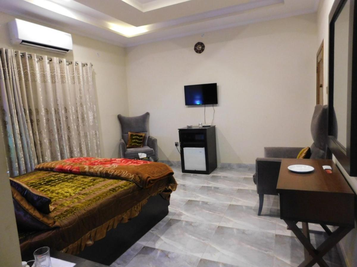 Hotel S.R. Lounge Мултан Экстерьер фото